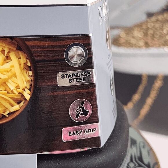 💕 NWT Brookstone 10" Box Grater with Storage Container #7164 💕 - Picture 3 of 6